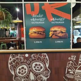 REBEL Burger & More - Árkád Budapest - Belső