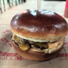 REBEL Burger & More - Árkád Budapest - Étel/ital