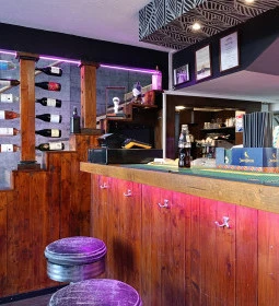 Red Bar