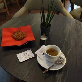 Red & Black Budapest - Étel/ital