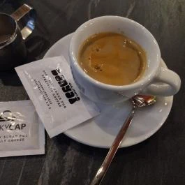 Red & Black Budapest - Étel/ital