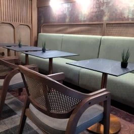 Red & Black Budapest - Belső