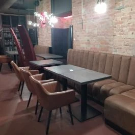 Red & Black Budapest - Belső