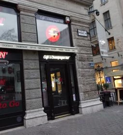 Red N' Cafe & Champagne Bar