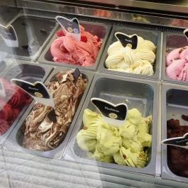 Red N' Cafe & Champagne Bar Budapest - Étel/ital