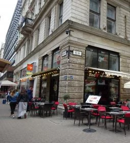 Red N' Cafe & Champagne Bar