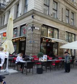 Red N' Cafe & Champagne Bar