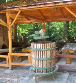 Regélő Borház Csárda