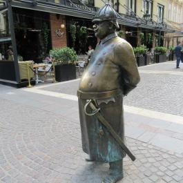 Rendőr szobor Budapest - Egyéb