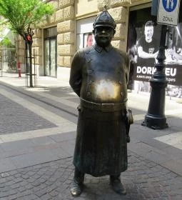 Rendőr szobor