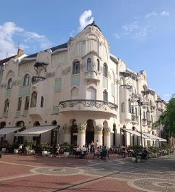 REÖK Kézműves Cukrászda