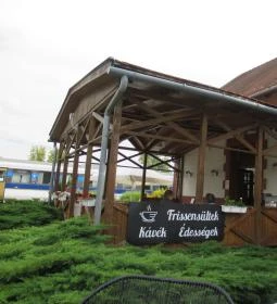 Utasellátó Kávéház & Bisztró