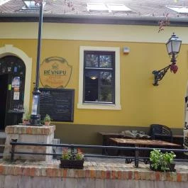 Révkapu Kávéház Vác - Külső kép