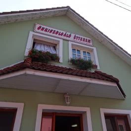 Revóczi Étterem Vác - Külső kép