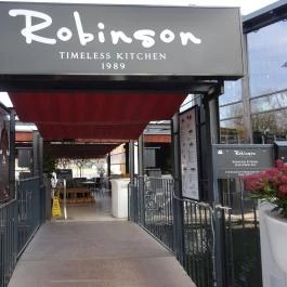 Robinson Restaurant Budapest - Külső kép