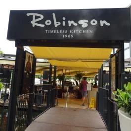Robinson Restaurant Budapest - Külső kép