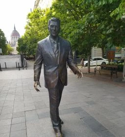 Ronald Reagan szobra
