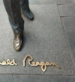 Ronald Reagan szobra