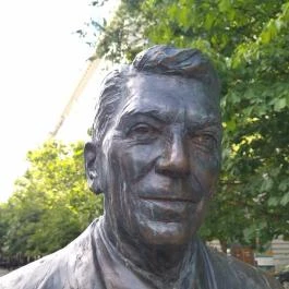 Ronald Reagan szobra Budapest - Egyéb