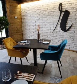 Ropogós Bistro & Garden