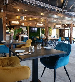 Ropogós Bistro & Garden