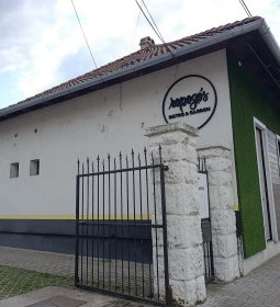 Ropogós Bistro & Garden