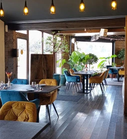 Ropogós Bistro & Garden