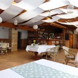 Rosinante Stílusos Vidéki Szálloda étterme Szigetmonostor - Belső