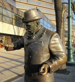 Roskovics Ignác szobra