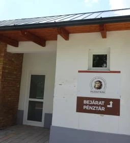 Rudapithecus Látogatóközpont