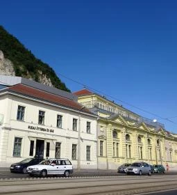 Rudas Restaurant & Bar