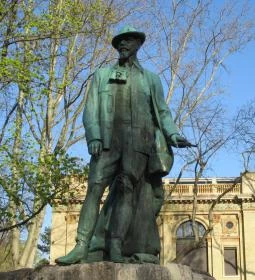 Rudolf trónörökös szobra