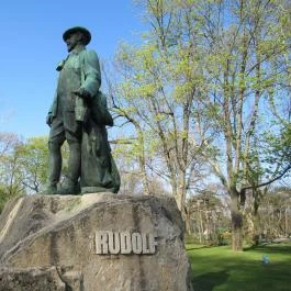 Rudolf trónörökös szobra Budapest - Egyéb