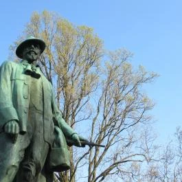 Rudolf trónörökös szobra Budapest - Egyéb