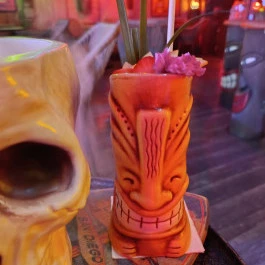 Rumpus Tiki Bar Budapest - Étel/ital