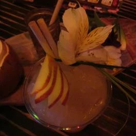 Rumpus Tiki Bar Budapest - Étel/ital