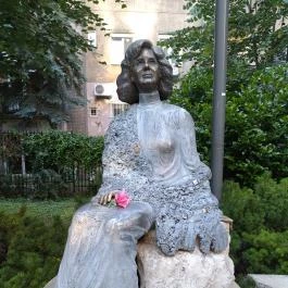 Ruttkai Éva szobra Budapest - Egyéb