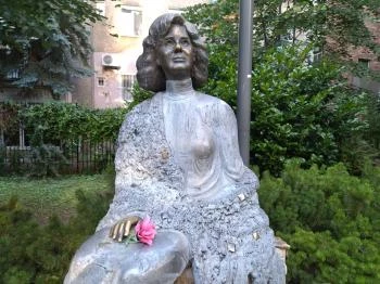 Ruttkai Éva szobra Budapest