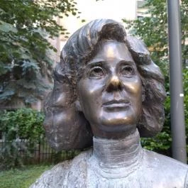 Ruttkai Éva szobra Budapest - Egyéb