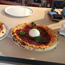 Salve Pizza Napoletana Basilica, Budapest - Étel/ital