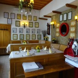 Schieszl Vendéglő és Borház, Budakalász - Belső