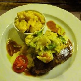 Schieszl Vendéglő és Borház, Budakalász - Étel/ital