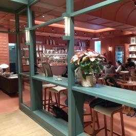 Scruton - Allee Budapest - Belső