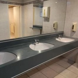 Scruton MCC Budapest - Mosdó