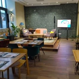 Scruton V.P. Budapest - Belső