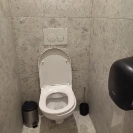 Scruton V.P. Budapest - Mosdó