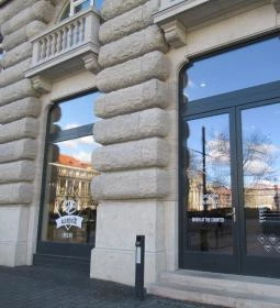 Séf Asztala - Kossuth Lajos tér