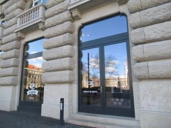 Séf Asztala - Kossuth Lajos tér Budapest