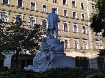 Semmelweis Ignác-szobor Budapest