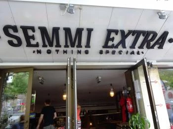 Semmi Extra Budapest